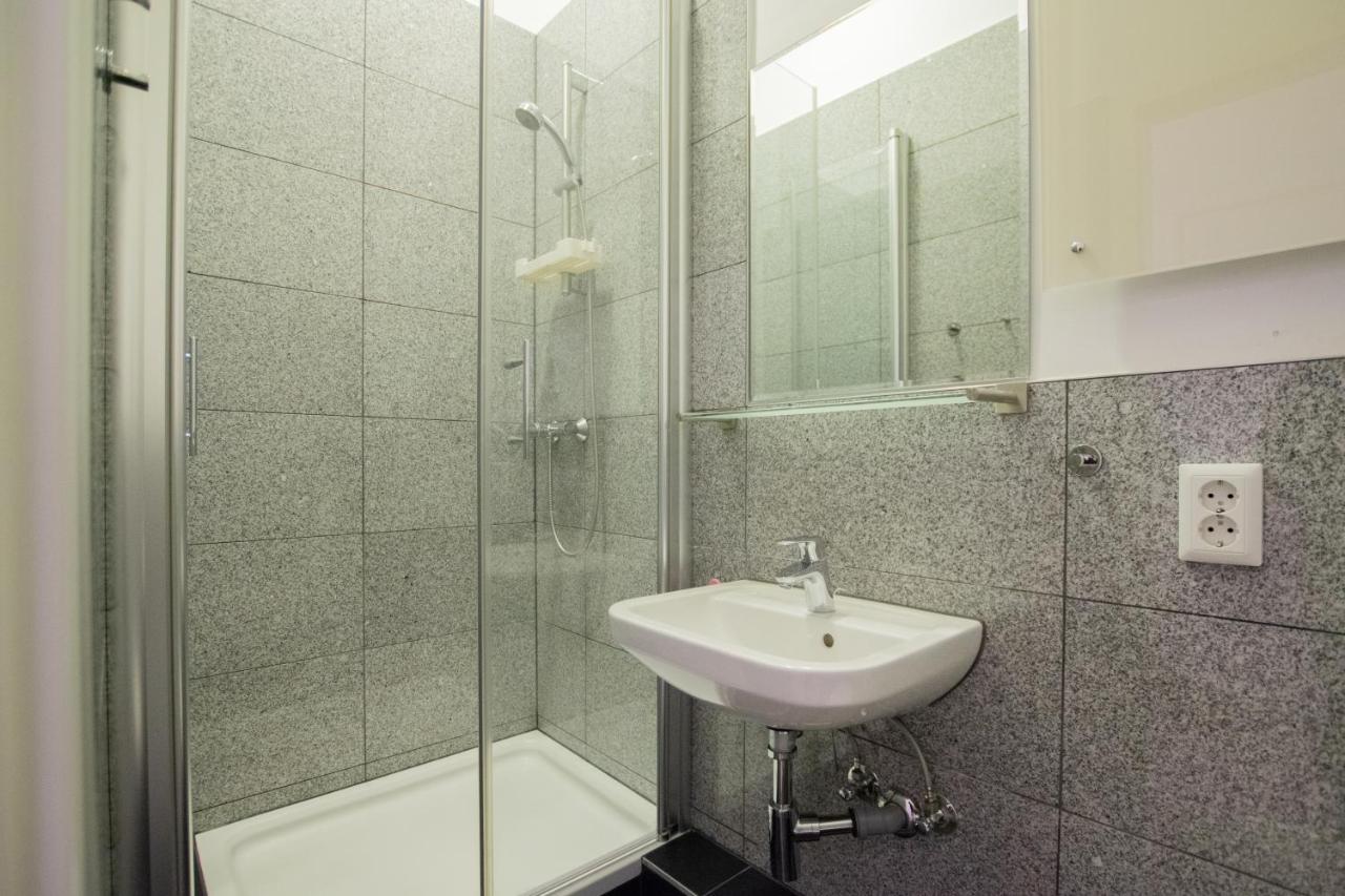 Raj Living - 1 Or 3 Room Apartments - 20 Min Messe Dus And Old Town Dus Düsseldorf Eksteriør bilde