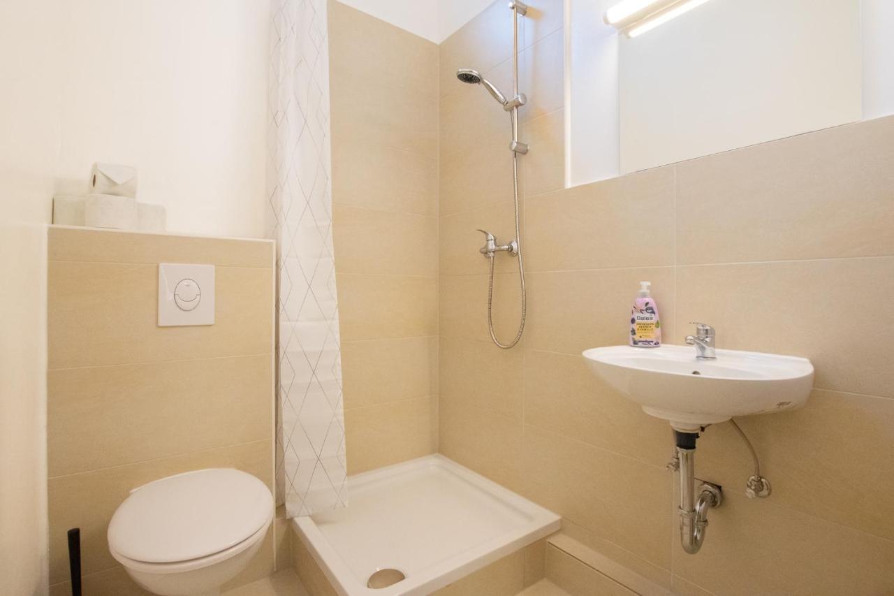 Raj Living - 1 Or 3 Room Apartments - 20 Min Messe Dus And Old Town Dus Düsseldorf Eksteriør bilde